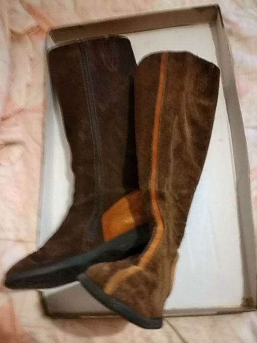 Botas em camurça, tamanho 36