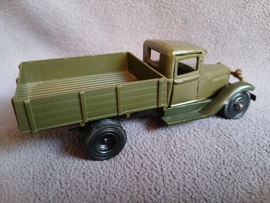 1 :43 СССР Москвич ,, Чайка, , Ferrari