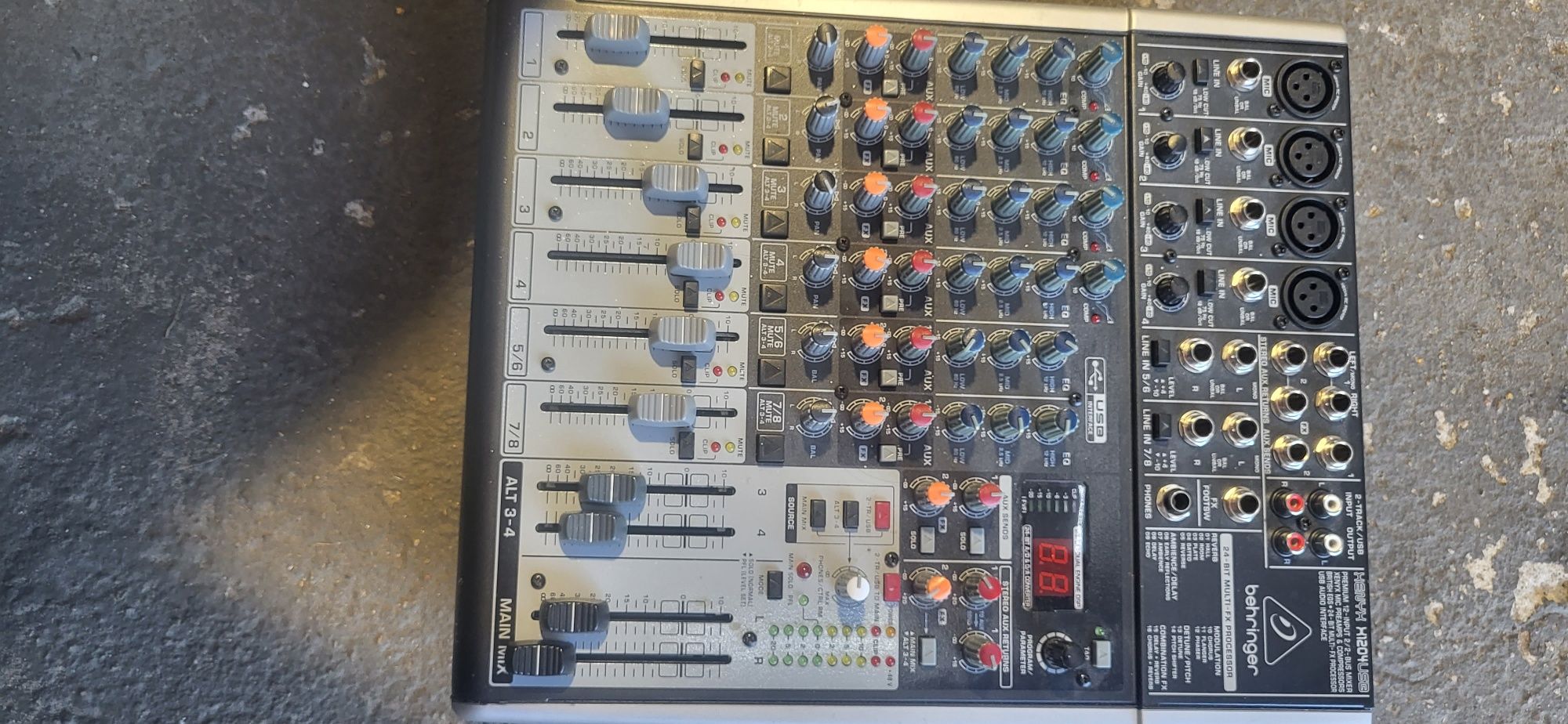 Behringer XENYX X 1204 USB Mikser analogowy
Behringer XENYX