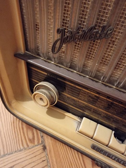 Rádio Telefunken a válvulas - Modelo Jubilate 9