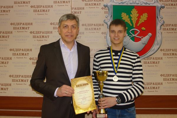 Тренер з шахів/тренер по шахматам