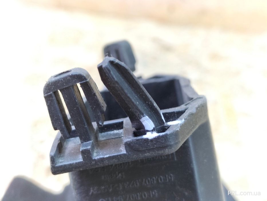 Seat Leon III 12-20 FR Cupra кронштейн омывателя фары левый 5F0807941C