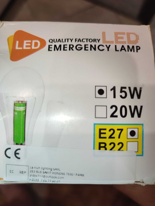 Лампа аварийная 15w с 2 съёмными аккумуляторами.