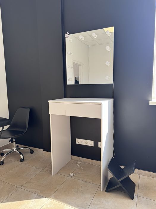 Оренда Стіл бровіста візажиста бьюті майстера кушетка лашмейкера