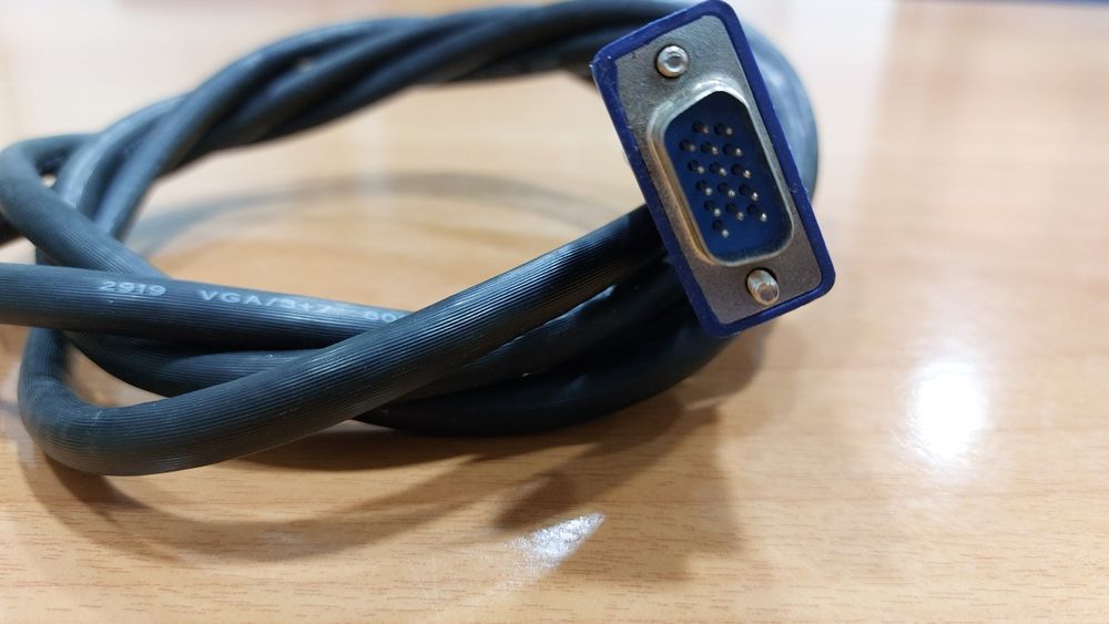 Cabo VGA para monitor.