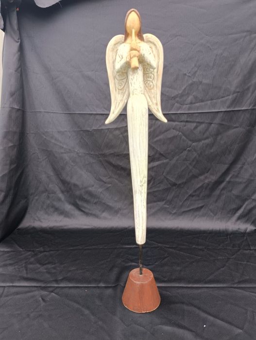 Drewniana figurka anioł