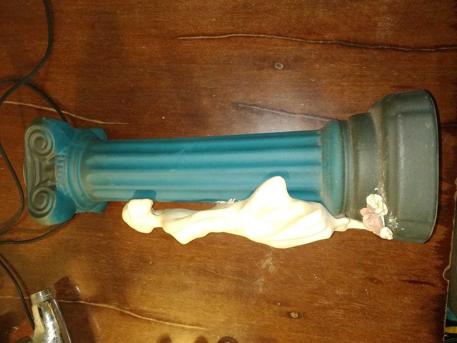 Ваза дівчина та колонна, девушка и колонна