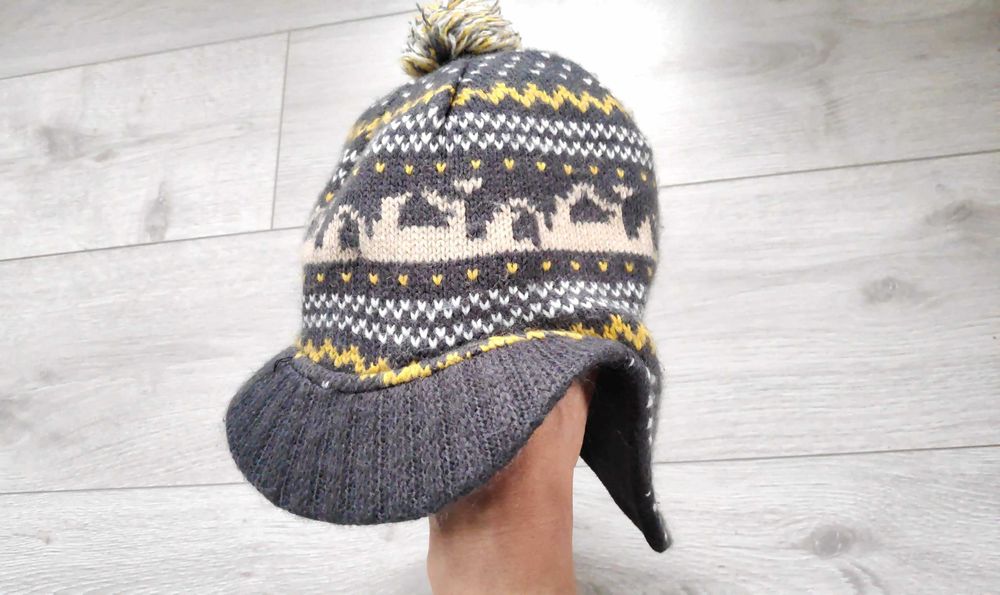 Zimowa czapka z daszkiem F&F, rozmiar 2-4 lata