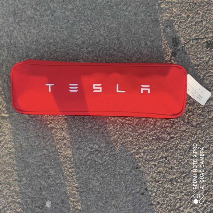 Аптечка Tesla Model Roadside Safety Kit