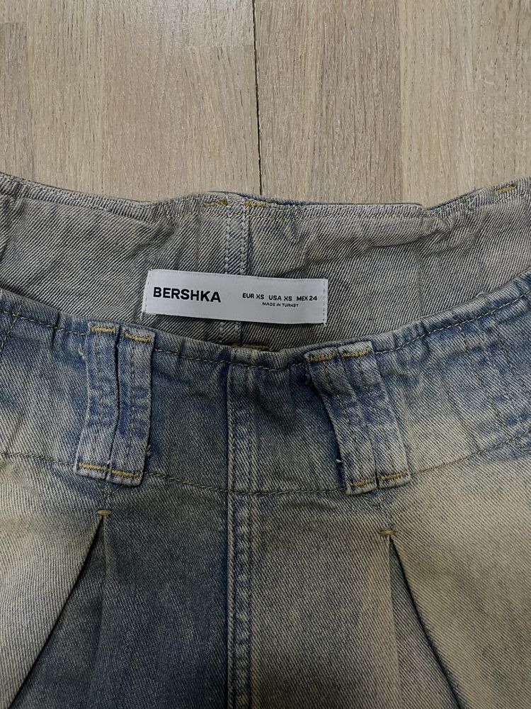 Коротка джинсова спідниця Bershka