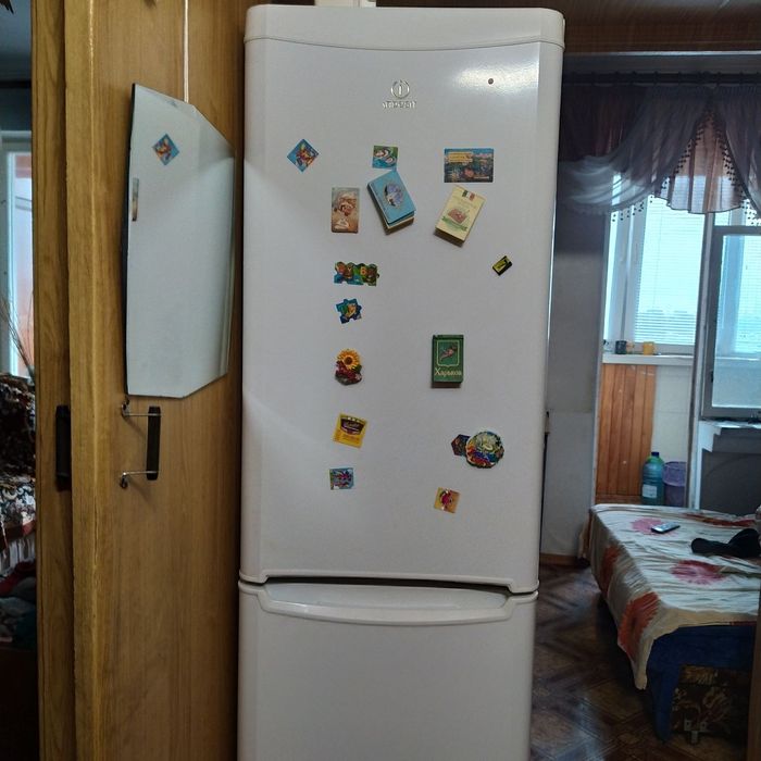 Продам холодильник INDESIT