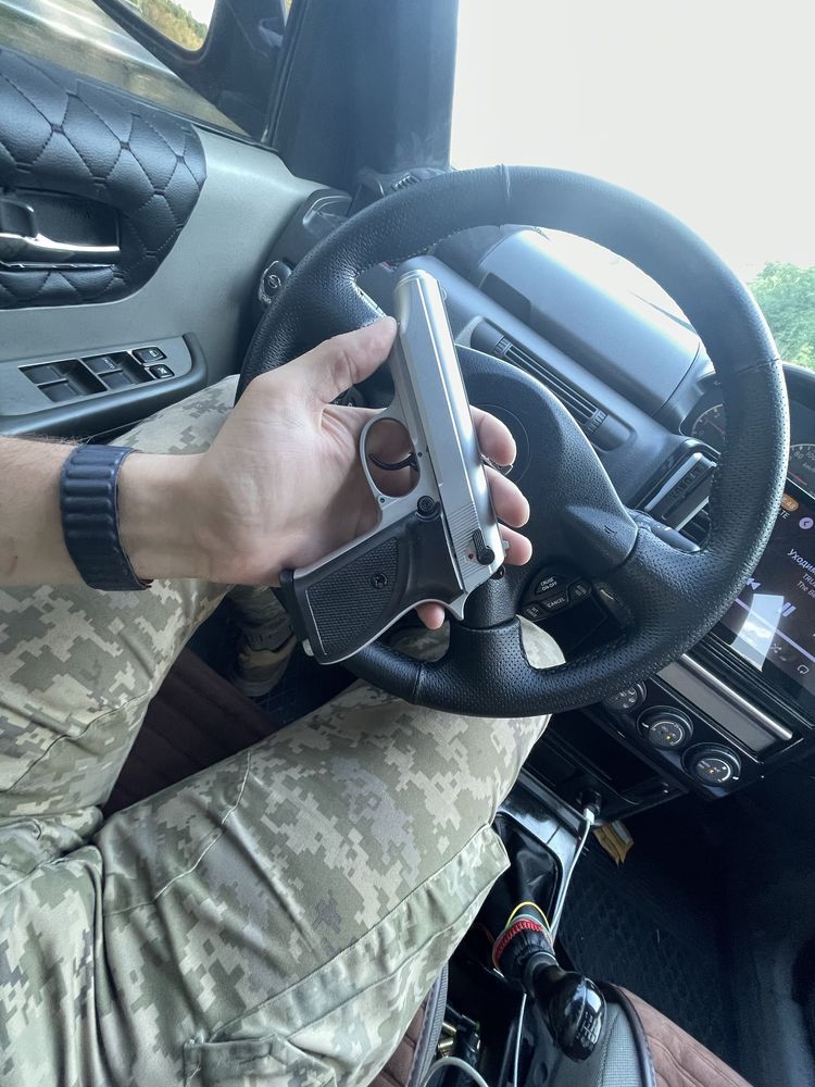 Пістолет іграшковий