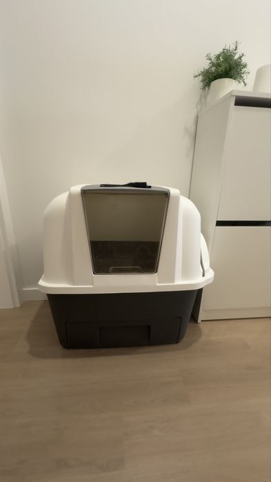 Caixa de areia para gato semi-automática