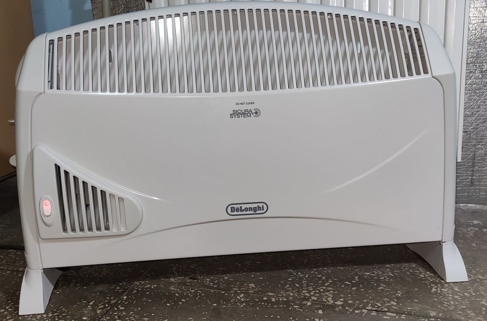 Электро конвектор Delonghi.