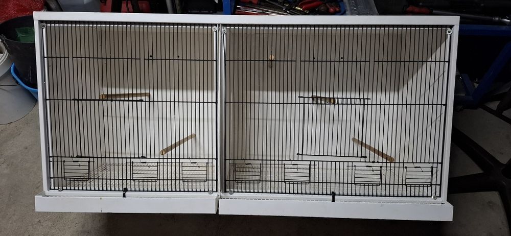 Vendo gaiola  / voadeira  / viveiro