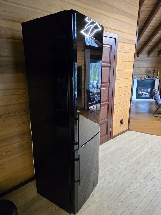 Холодильник Либхер LIEBHERR чорного кольору