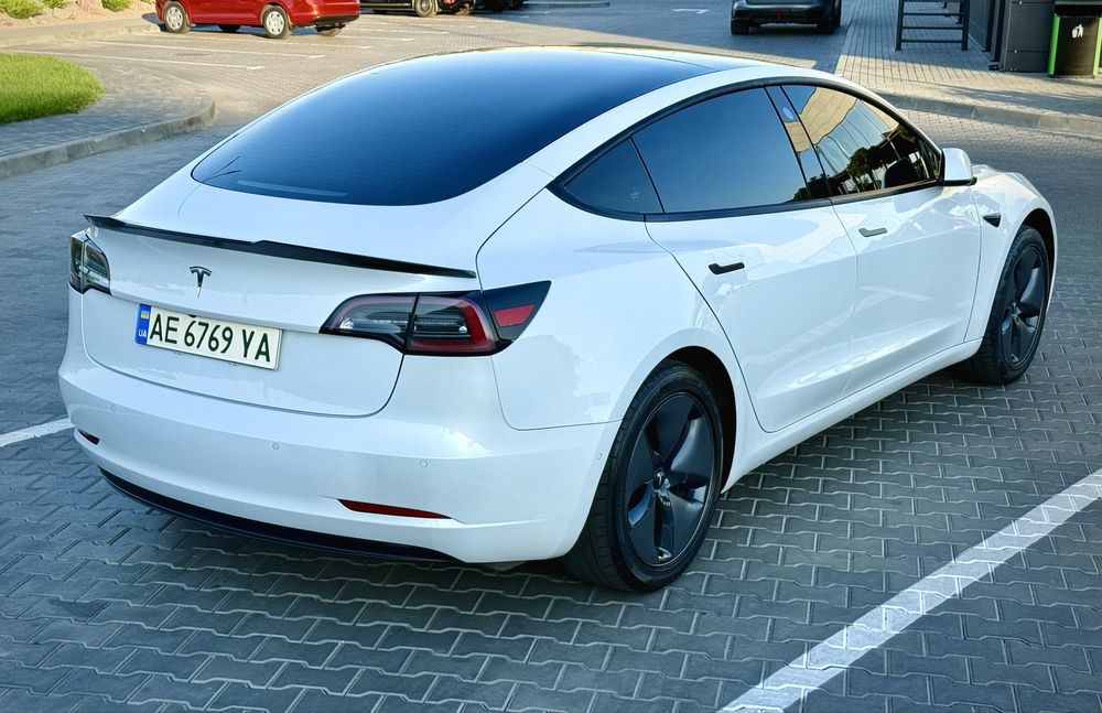 Tesla model 3 2021