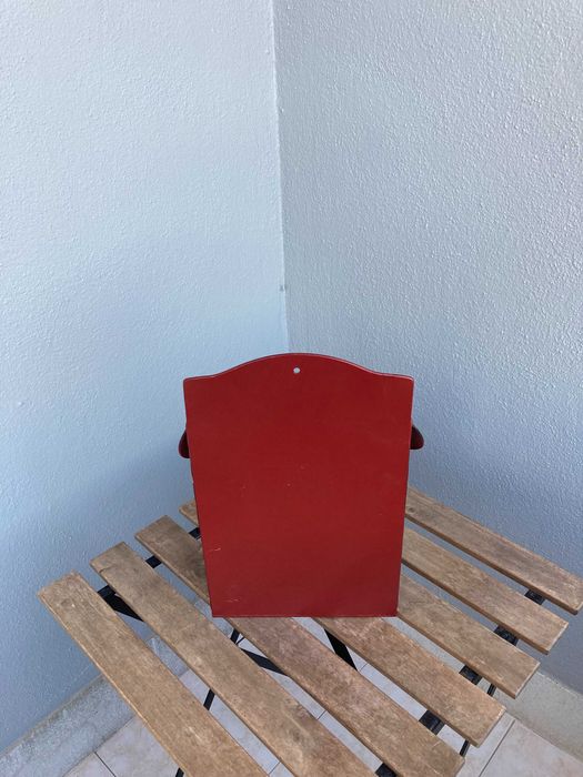 Caixa de Correio Rústica Vermelha