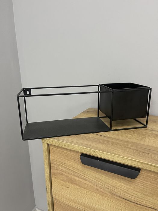 Поличка jusk, чорного кольору
