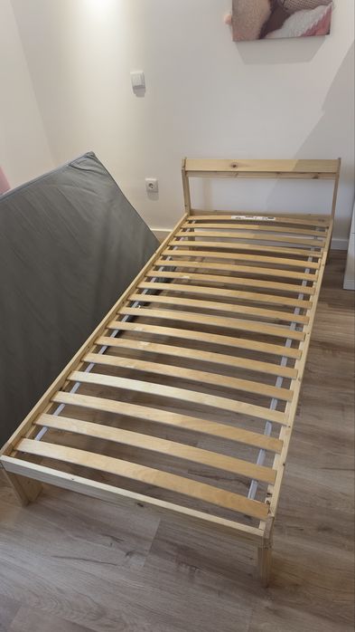Cama de solteiro 90cm por 200cm  cama mais colchao e estrado