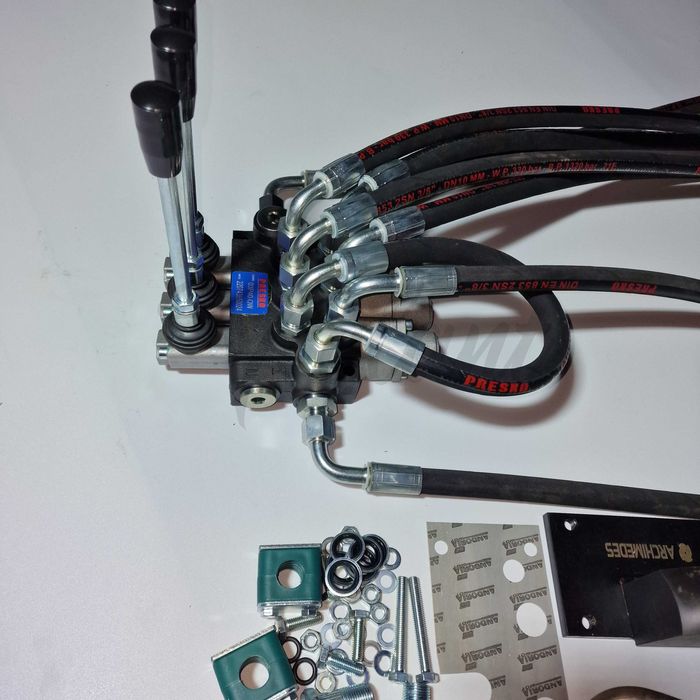 Rozdzielacz 3 Sekcyjny C-360 Ursus Zewnętrzny Hydrauliczny Kpl.