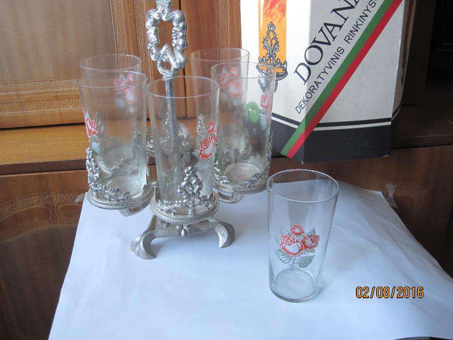 Подарочный набор стаканов на подставке.