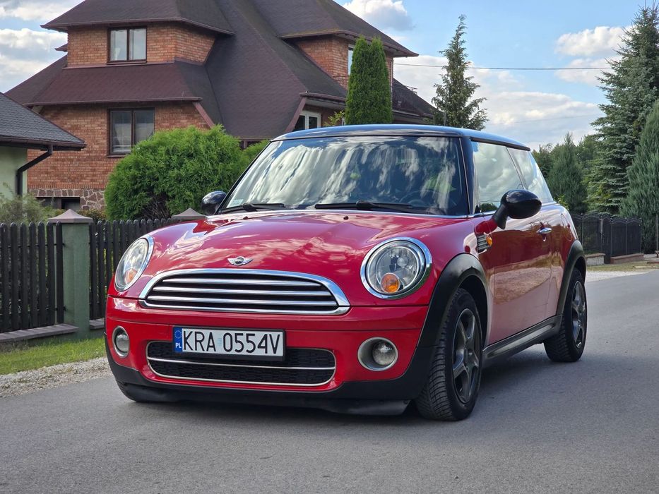 MINI Cooper Czerwone Mini z czarnym szyberdachem w bdb stanie