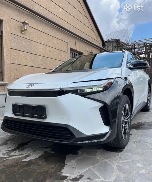 bz4x toyota запчасти.  Рычаг. Стекло фары правая
1. Правый рычаг с шар