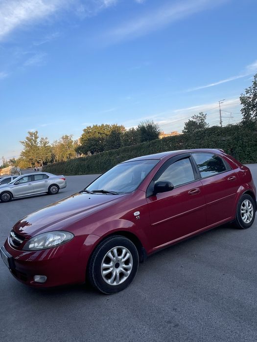 Автомобіль Chevrolet lacetti