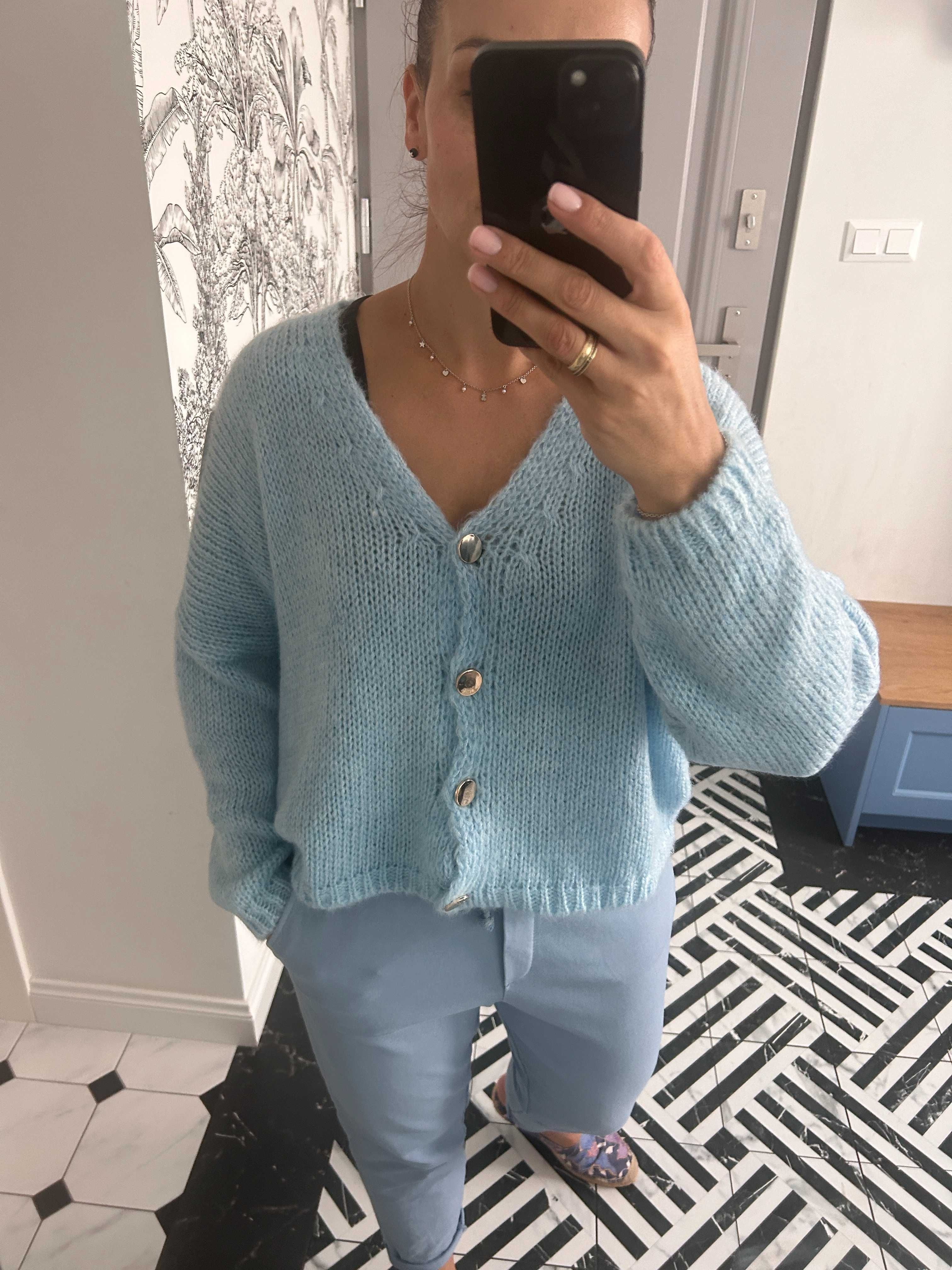 Sweter Amelia z ozdobnymi guzikami