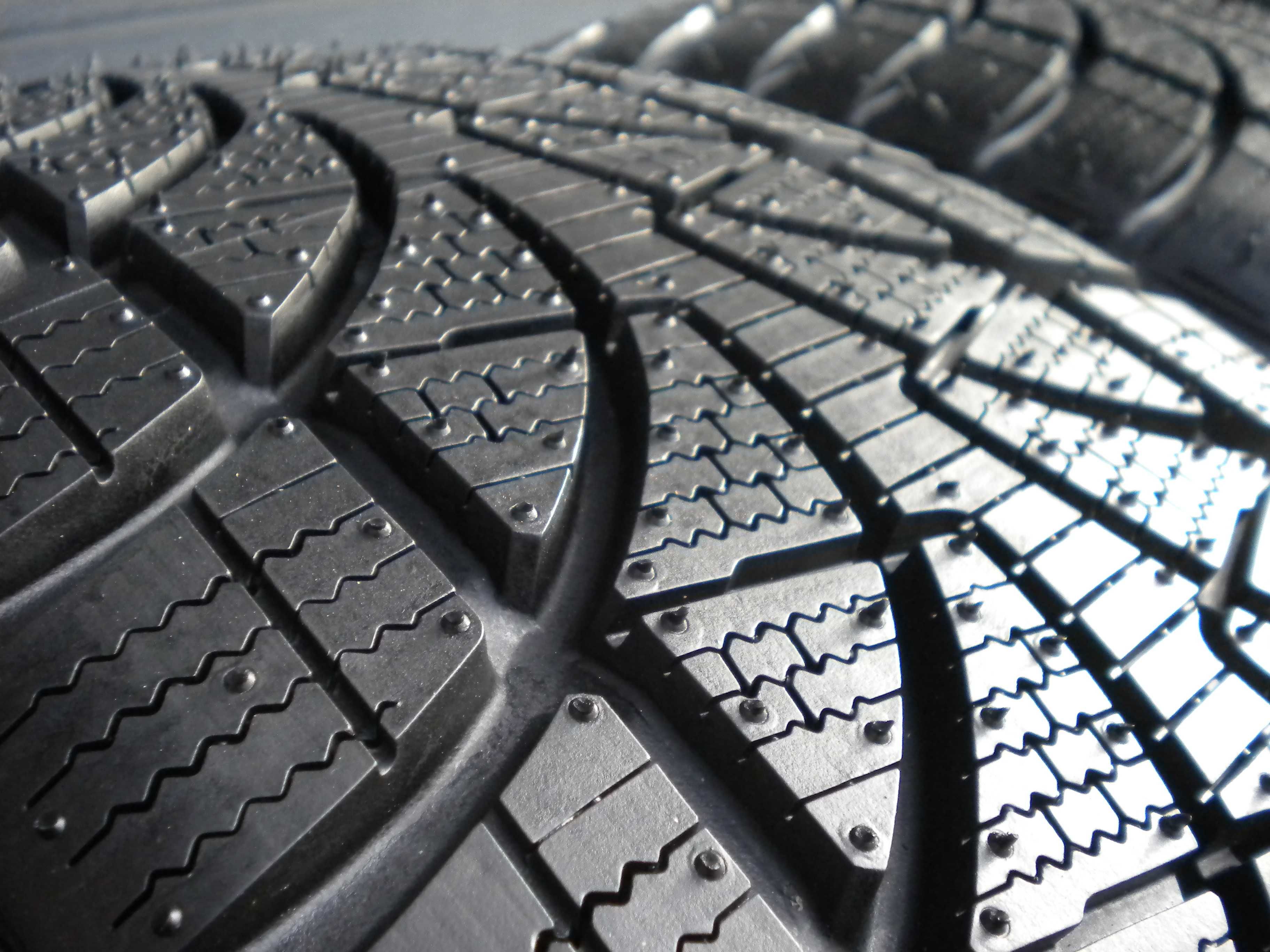 Opony zimowe 205/45R17 Bridgestone Blizzak LM-32 88V XL rant NOWE-DEMO