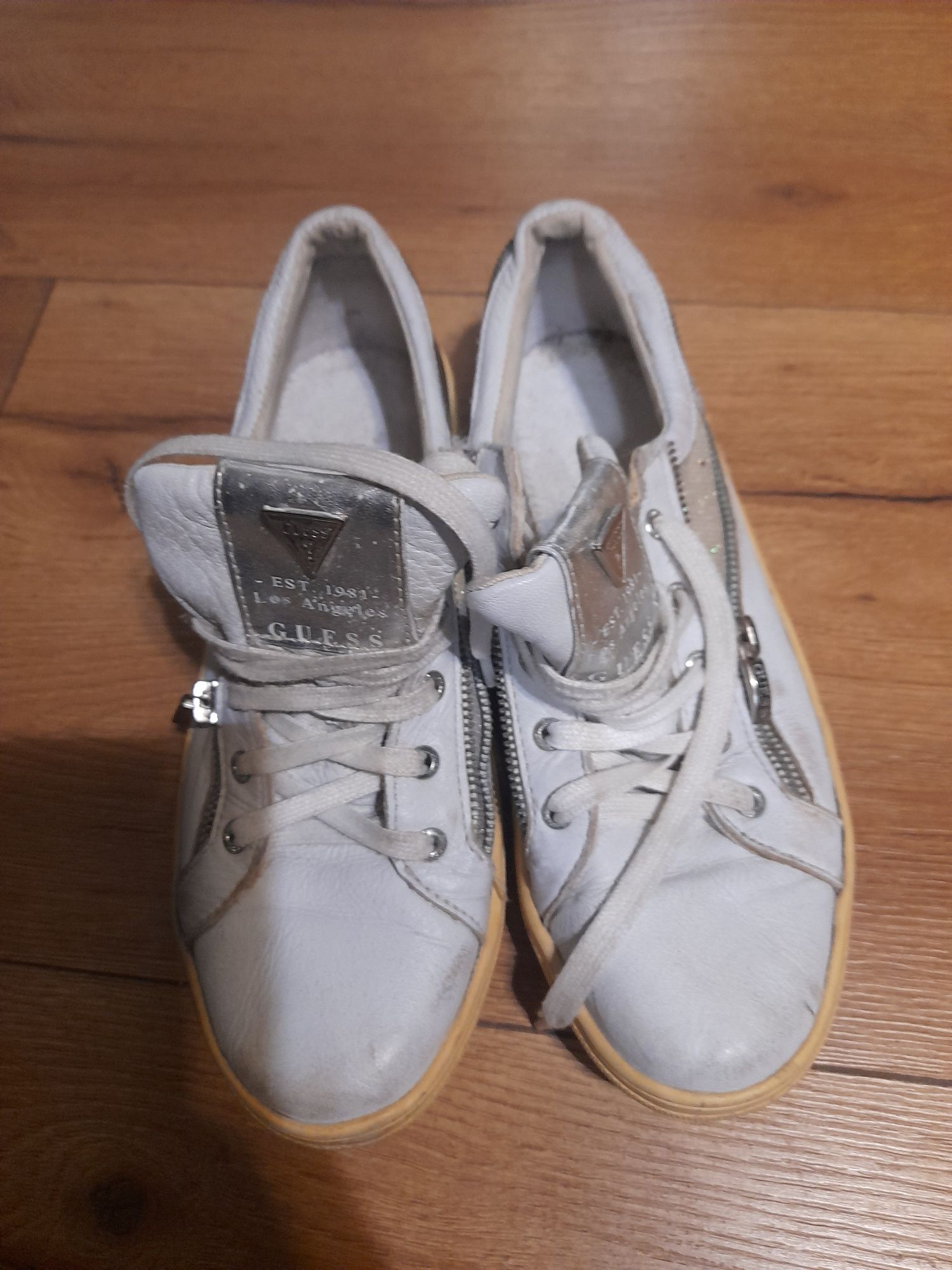 Buty guess            .