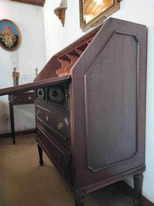 Escrivaninha com mesa embutida