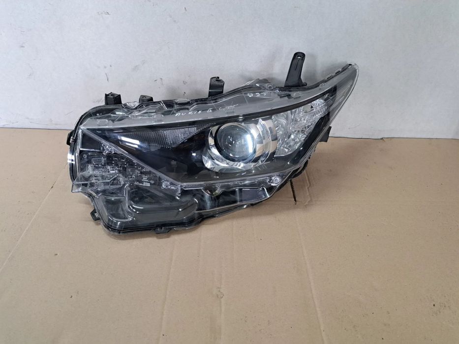 Toyota Auris II lift lampa lewa przednia 81150-02K30