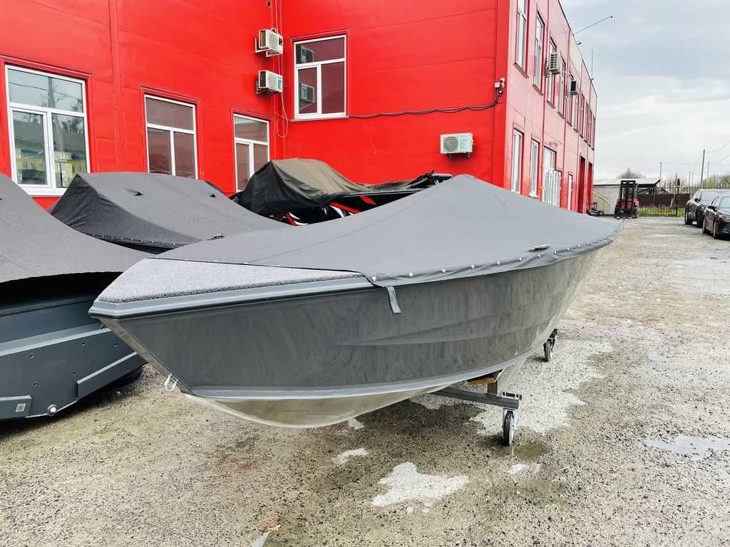 Човен Powerboat 520 TL