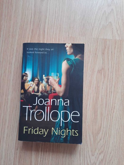 Livro em inglês "Friday nights"