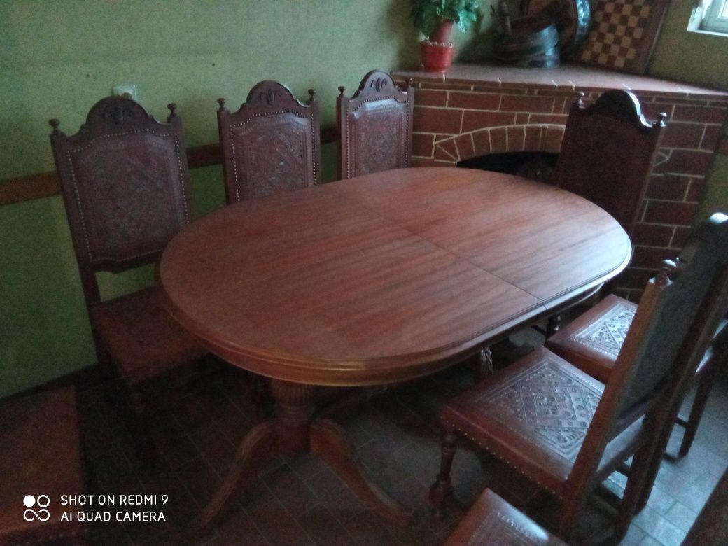 Mesa de sala com cadeiras