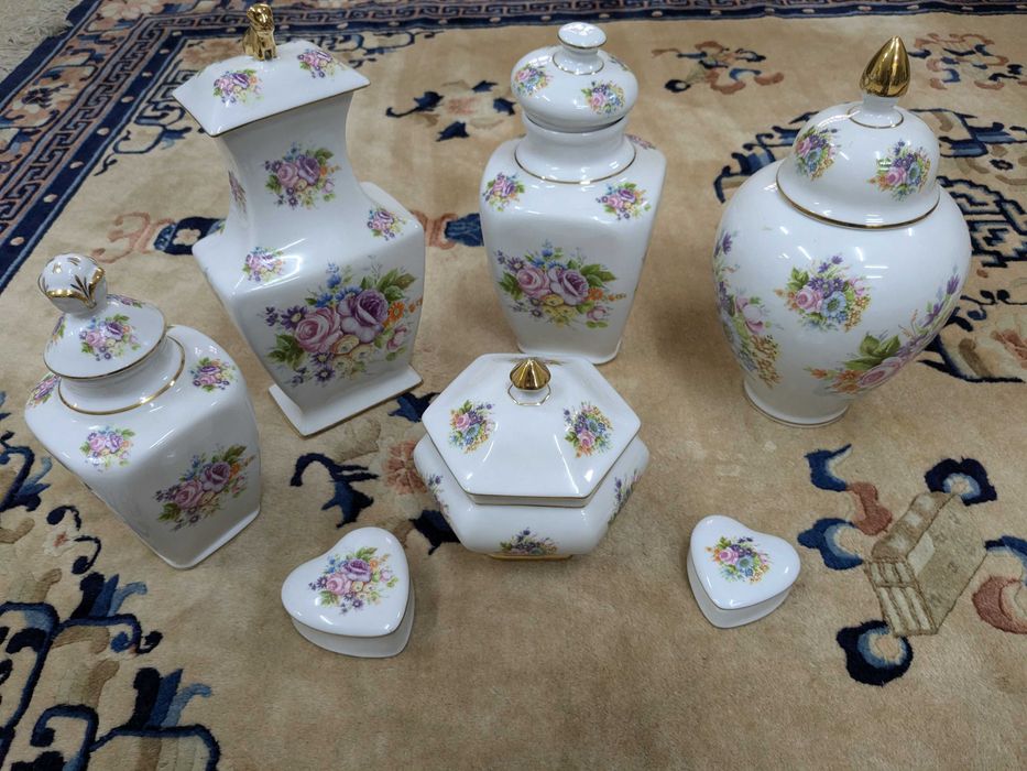 Conjunto de 23 peças de porcelanas encarnaçao