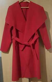 Czerwony płaszcz flausz