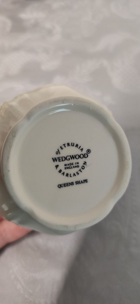 Mlecznik Wedgwood model Queens shape