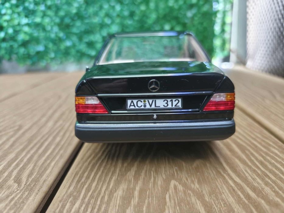 1:18 Mercedes 230E W124