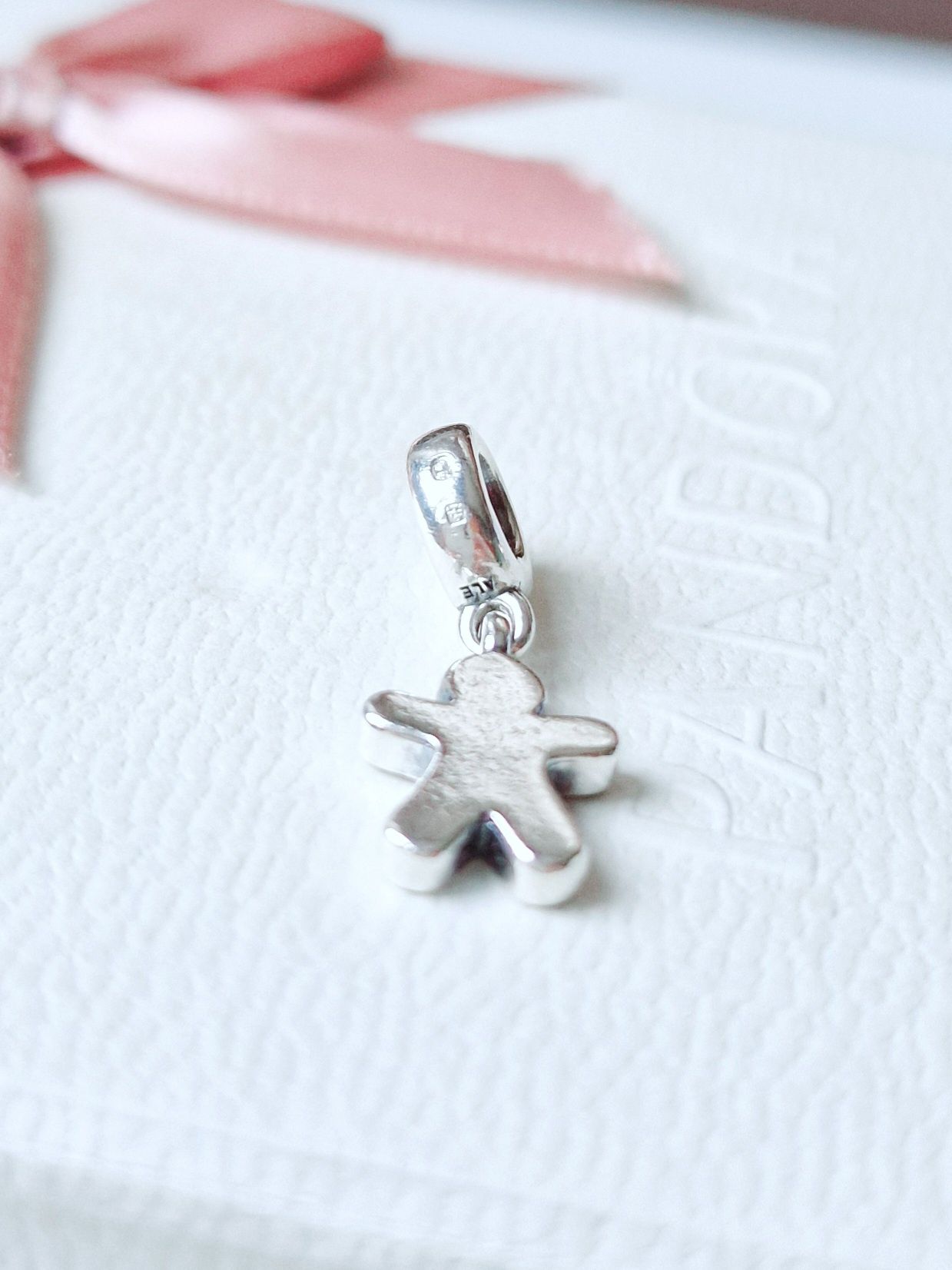 Pendente Boneco de Gengibre da Pandora