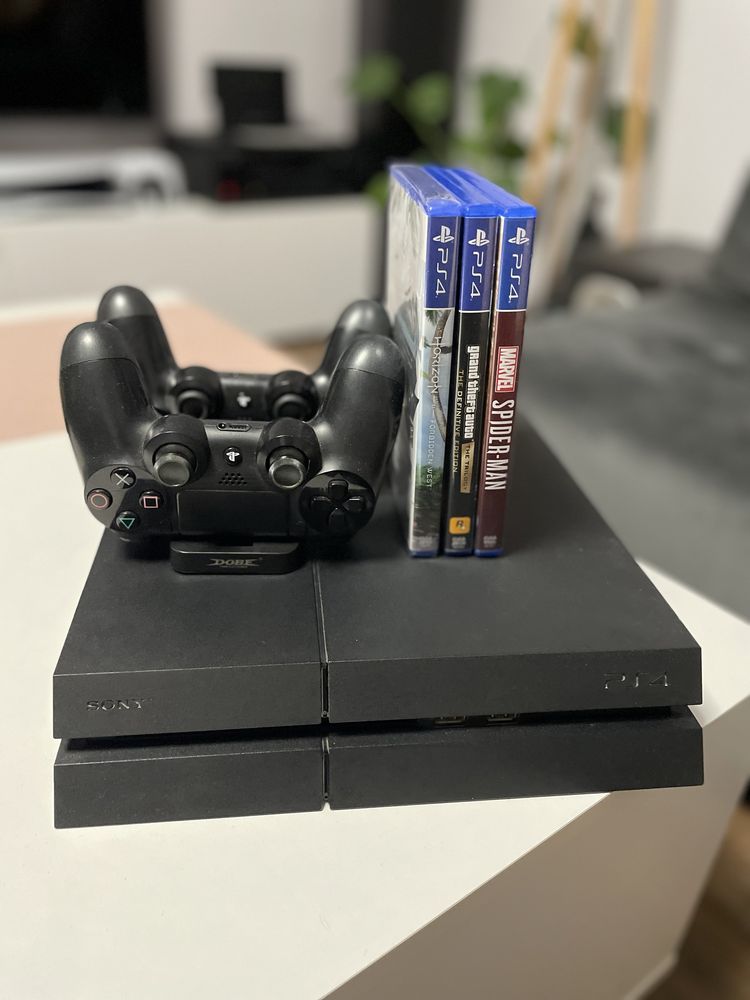 Sprzedam PlayStation 4 z pamięcią 1TB.