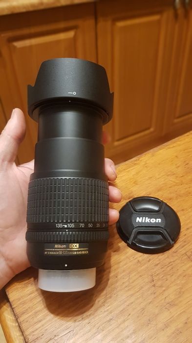Об'єктив Nikon DX  18-135mm.