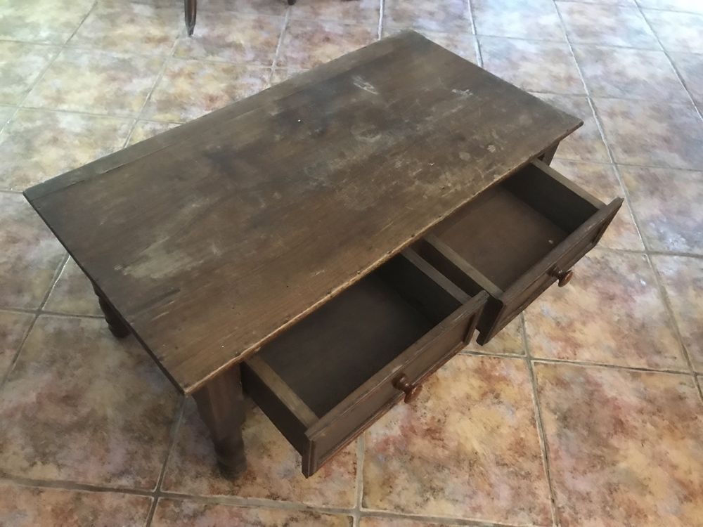 Mesa de centro de sala com gavetas restaurada