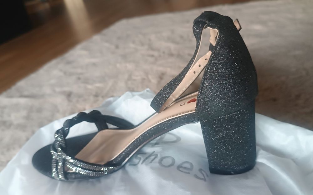 Sapato preto de senhora T.37