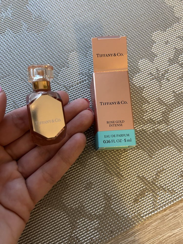 Flakon kolekcjonerski po próbce perfum Tiffany Rose Gold Intense