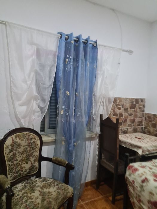 Alugo quarto  perto da estação de comboios