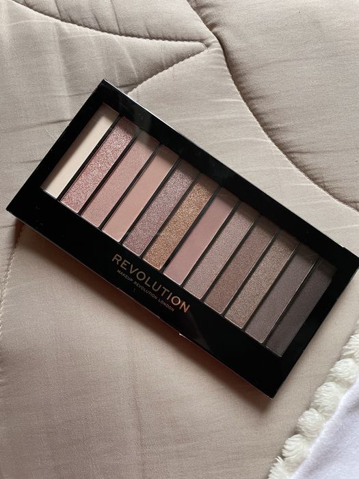 Makeup Revolution Paleta de sombras SELADA