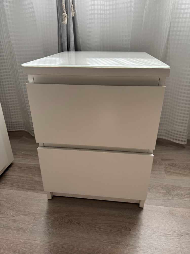 Mesa de cabeceira MALM